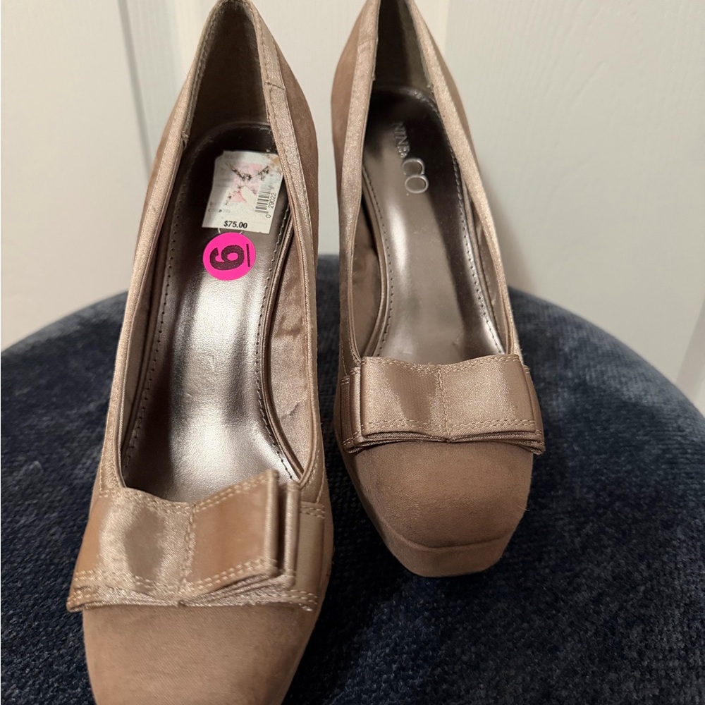 Nine & Co. Tan Heels with Bow Size 6